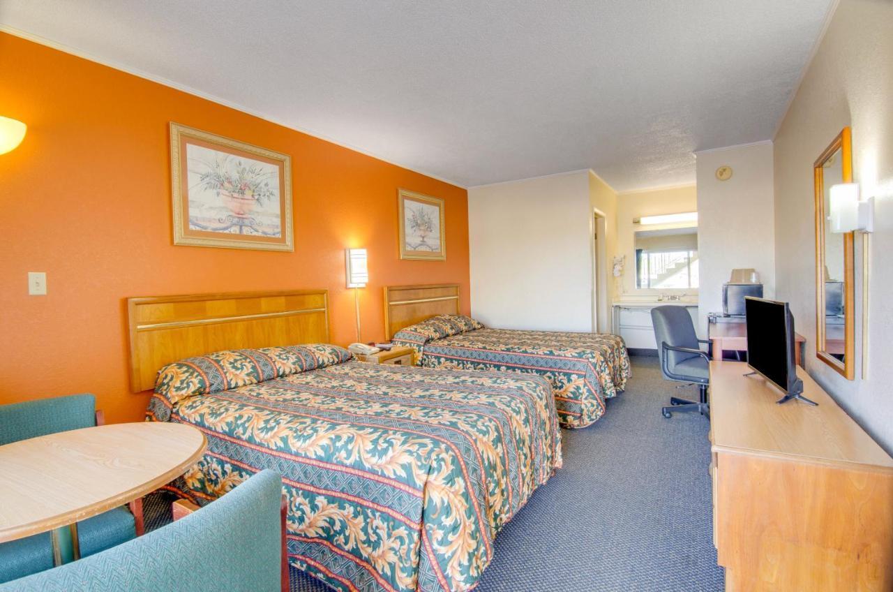 Scottish Inns Collinsville - Martinsville ภายนอก รูปภาพ